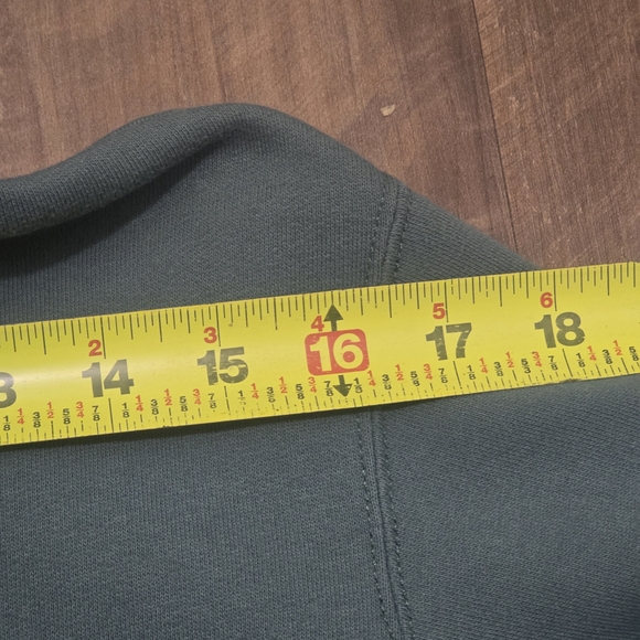 Hollister Green Women's Crop Sweater - Picture 7 of 10